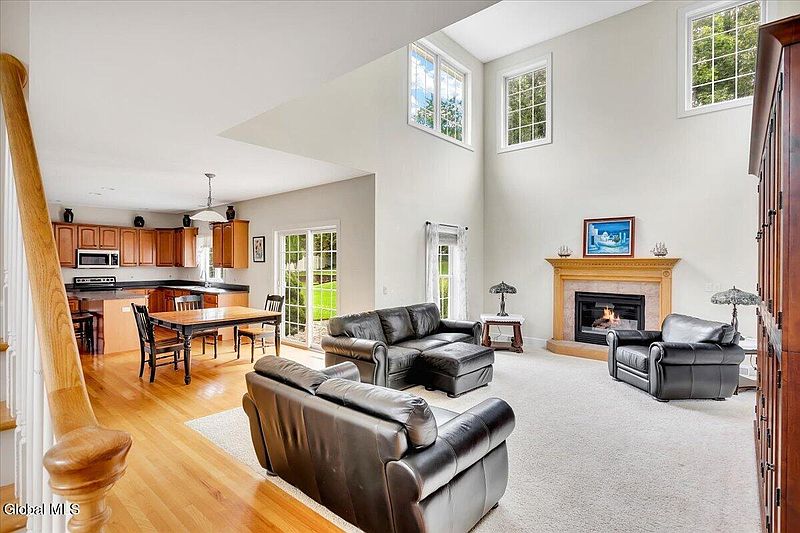 3rd image of 2 Brookhaven Lane