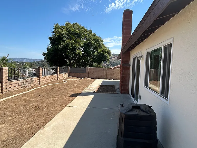 912 Redlen Ave — Photo 9