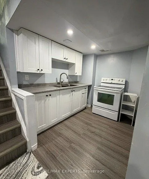 87 Spruce Pine Cres — Photo 2