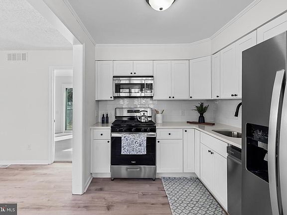 5th image of 605 Tait Rd