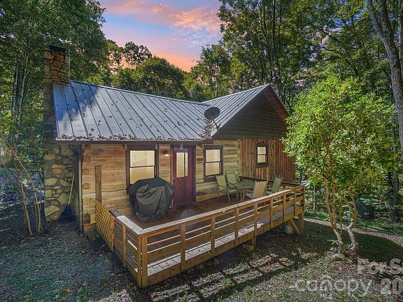 3rd image of 988 English Ridge Dr