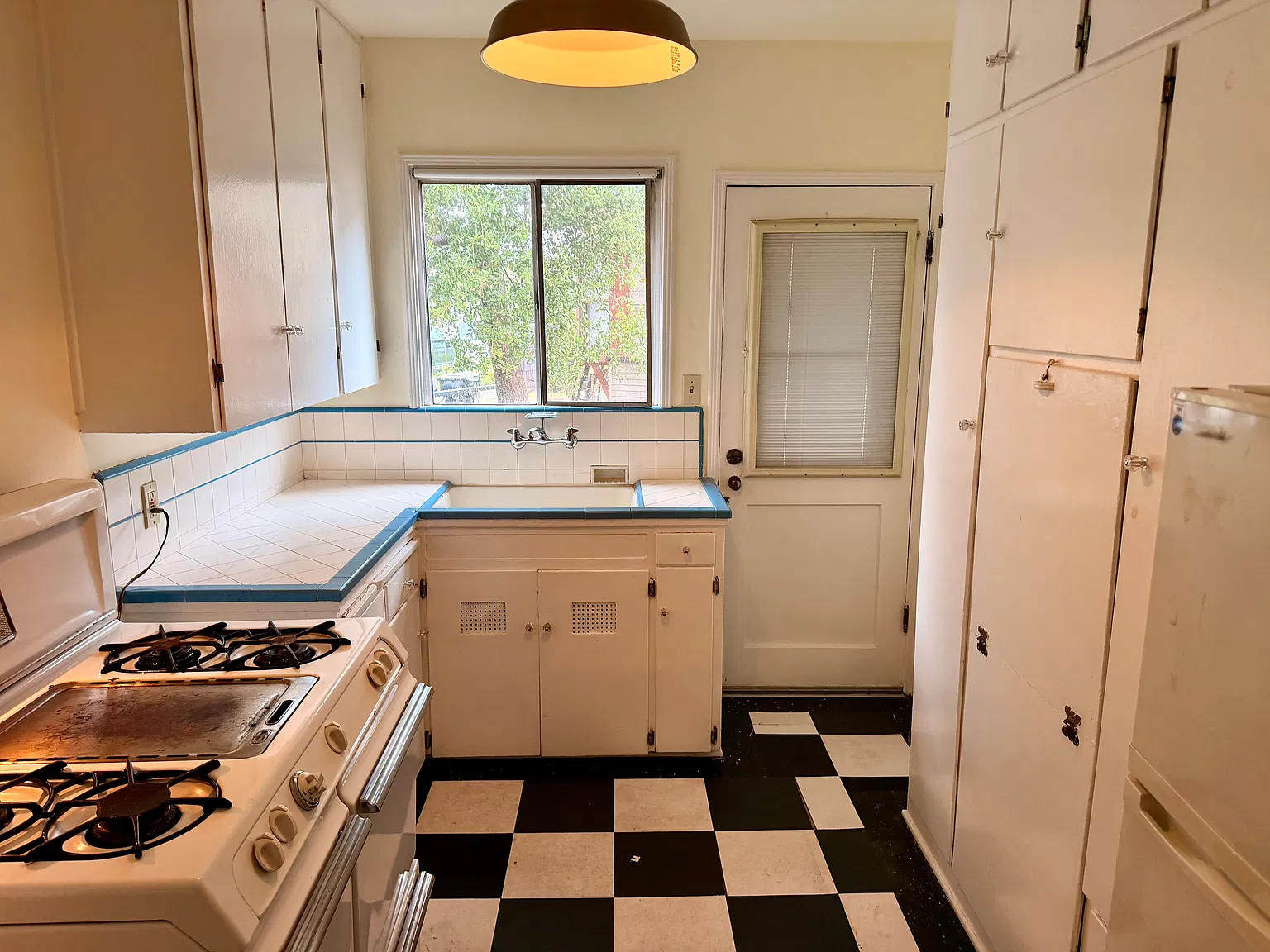 Studio, $1,695 — Photo 1