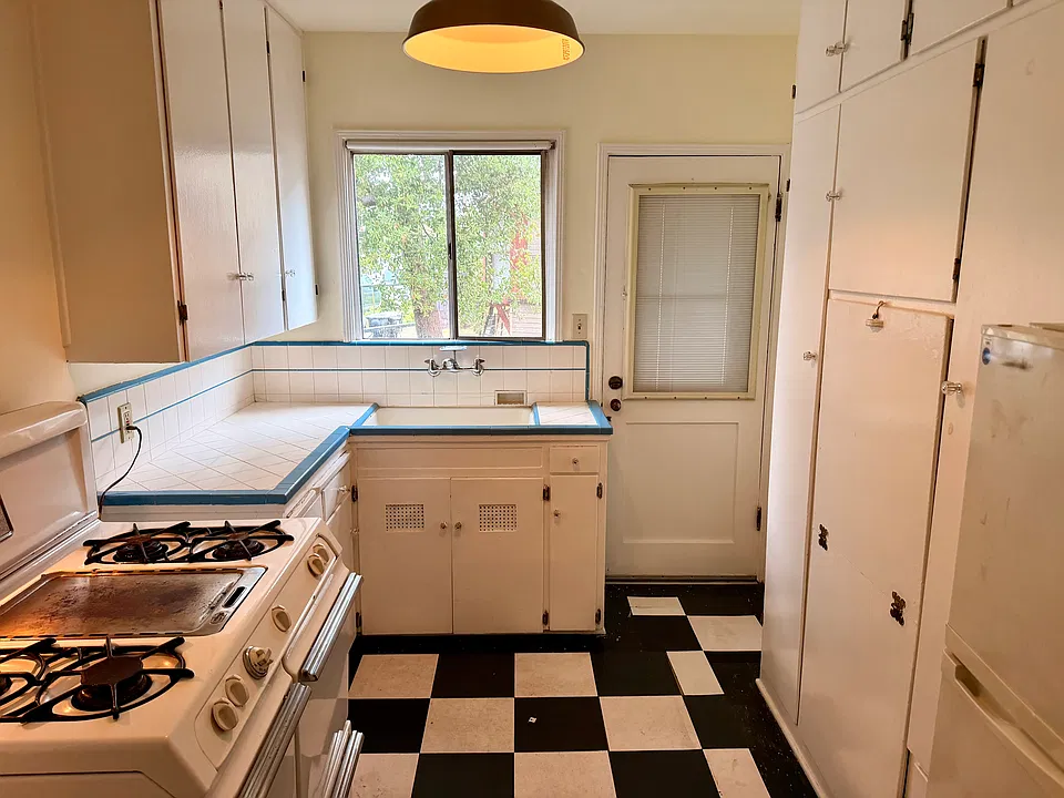 4750 Eagle Rock Blvd #1/2