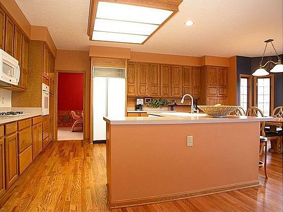 Kitchen - Beautiful Cabinets Galore