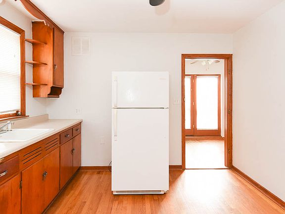 3rd image of 5723 W Berenice Ave #2