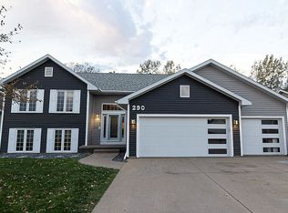 290 N 18th Ave, Hiawatha, IA 52233