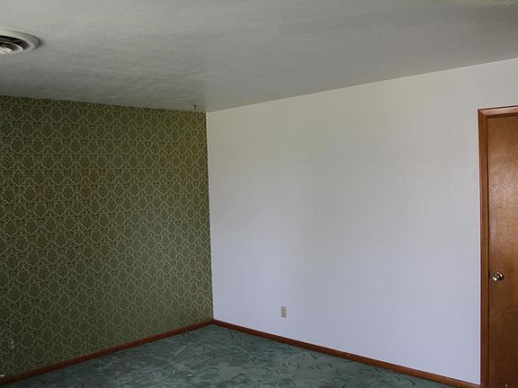 5th image of 1713 S Grinnell St