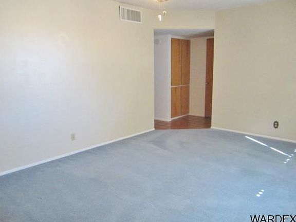 4th image of 2551 Chicago Ave