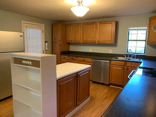 1227 Chester Ave — Photo 18
