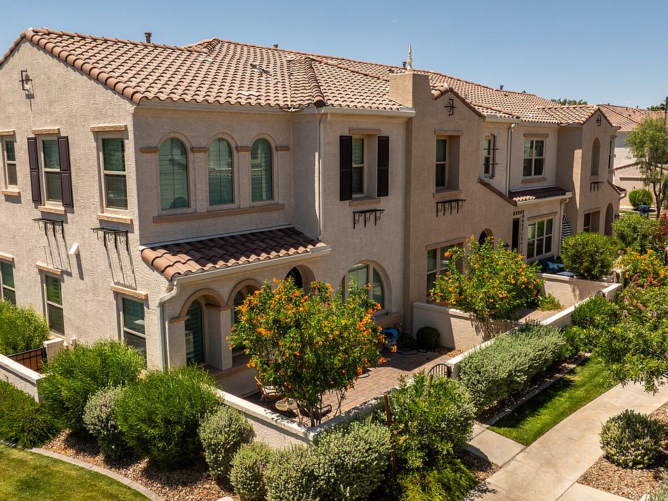 Welcome Home! Large end unit with private courtyard entry.
