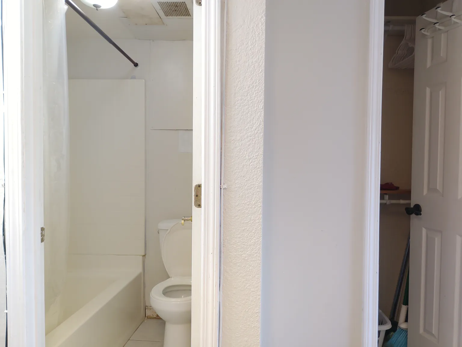 Studio, 400 sqft, $900 — Photo 3