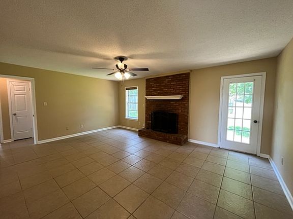 3rd image of 588 Lake Shore Dr S