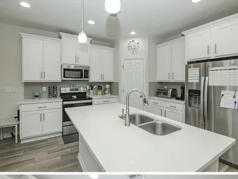 107 Monroe Ave — Photo 4