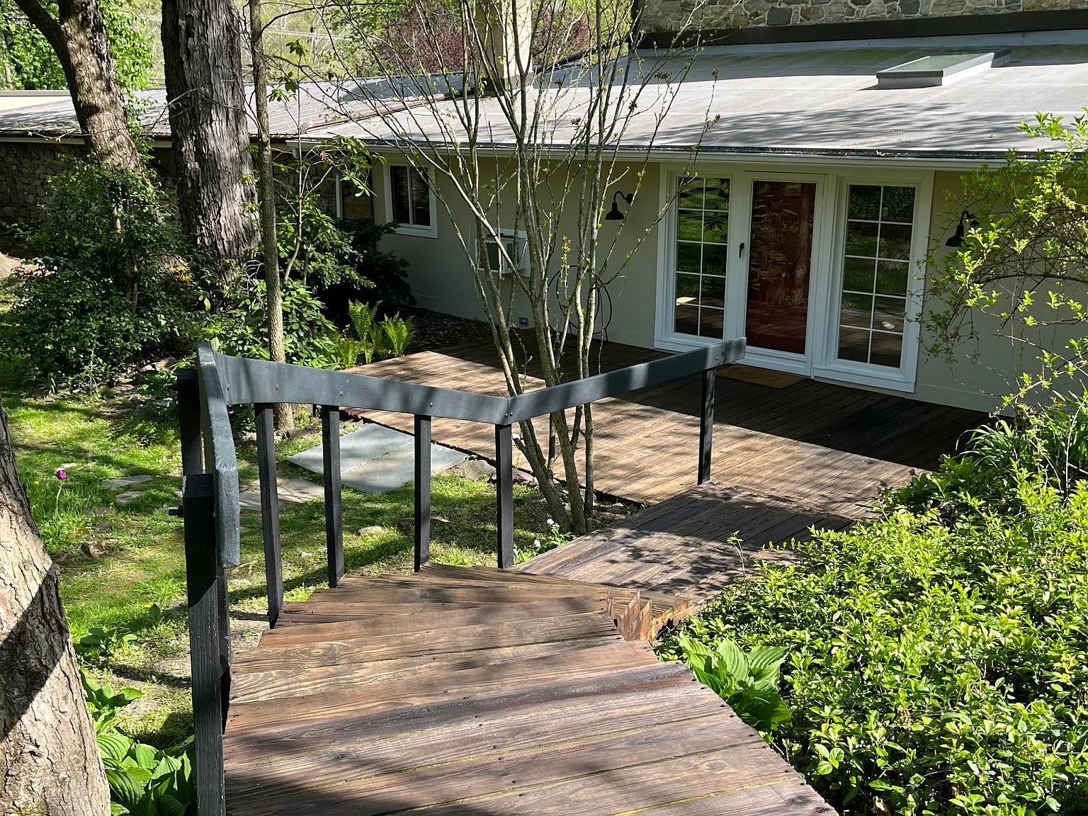 625 Royal Manor Rd — Photo 2