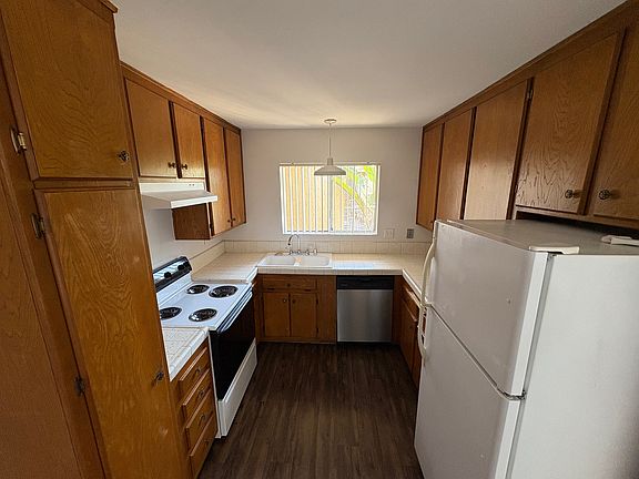 5th image of 4550 Louisiana St APT 17