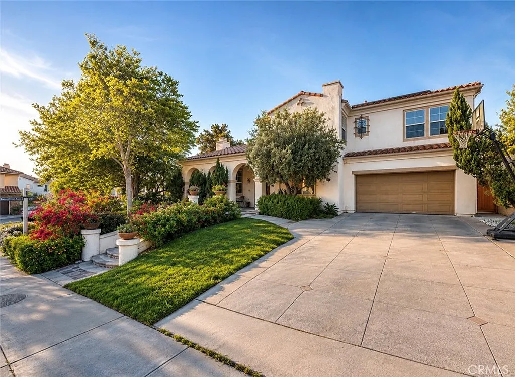 6 bed, 4730 sqft, $14,500 — Photo 1