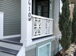 610 Ward St APT B, Seattle, WA 98109