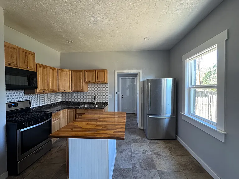 2954 Adams Ave — Photo 6