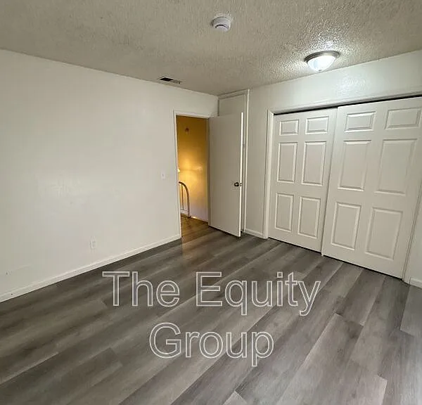 402 N West St — Photo 13
