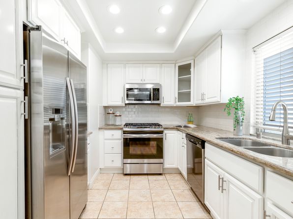 8566 Fallbrook Cir