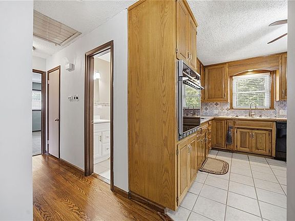 5th image of 9214 Mastin St