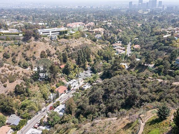 5th image of 861 N Beverly Glen Blvd