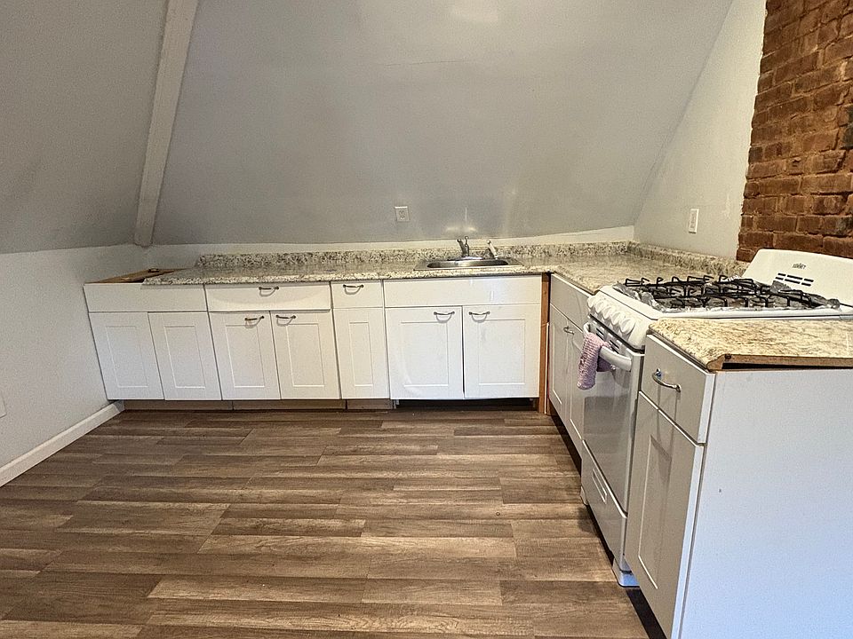 1st image of 189 Orange Ave #3