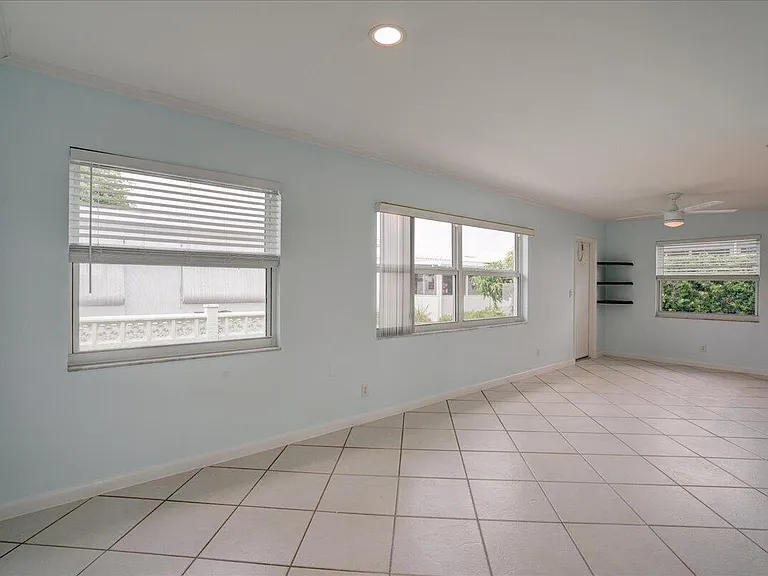 2086 SW 12th Ave — Photo 17