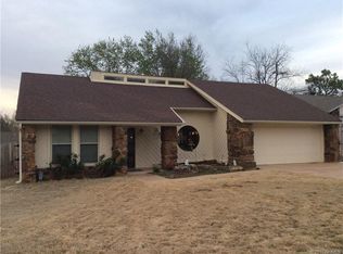 708 W Briarwood Ct S, Broken Arrow, OK 74011