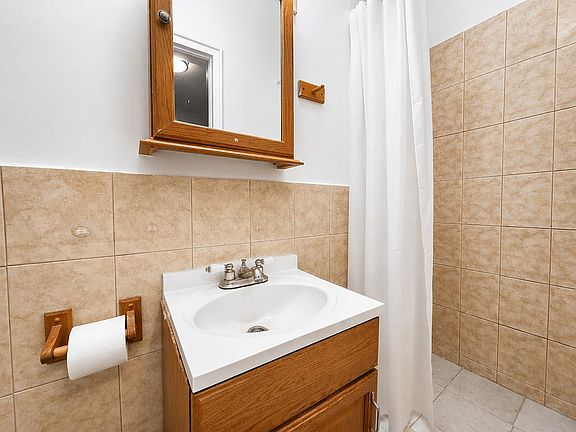 5th image of 235 W 103rd St #C5