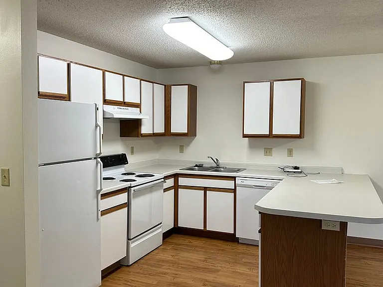 Dakota E & W Apartments — Photo 56