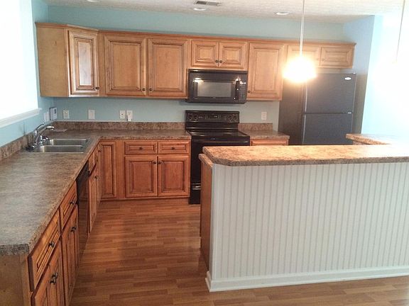 2nd image of 2596 Rockaway Pl