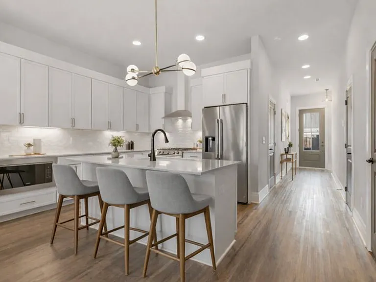 Noble Townhomes — Photo 18