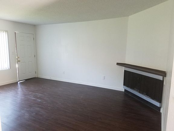 5th image of 9009 Tobias Ave