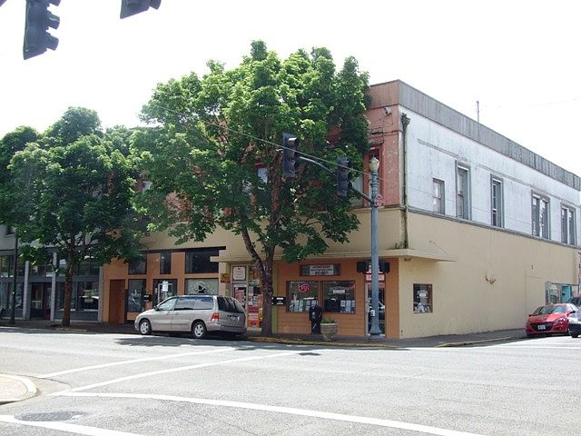 2nd image of 609 E Main St