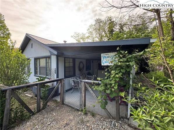 25 Reuben Wooten Road, Banner Elk, NC 28604