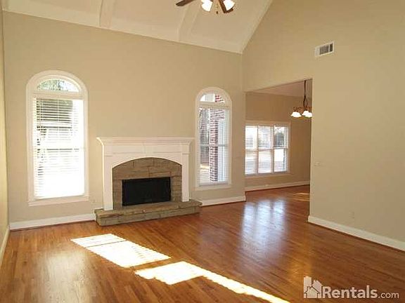 3rd image of 2601 White Rose Dr