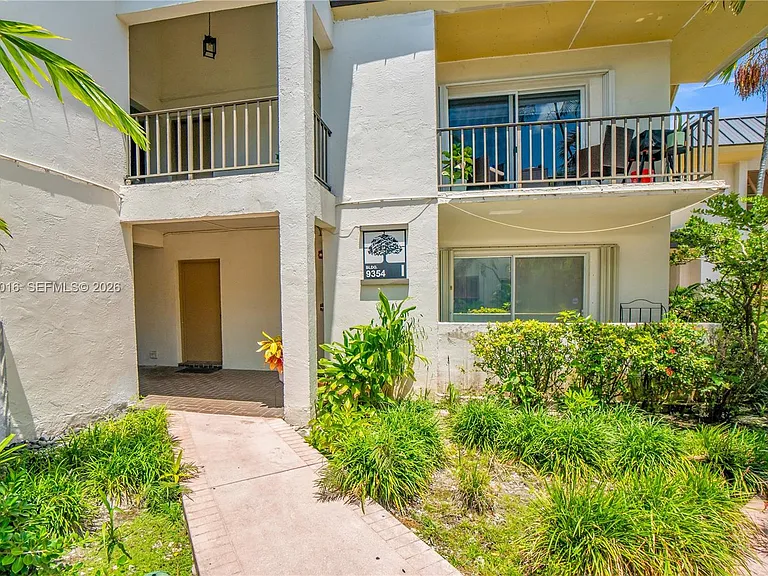 9354 SW 77th Ave #I1 — Photo 3