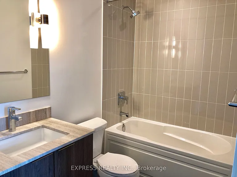 955 Bay St #507 — Photo 8