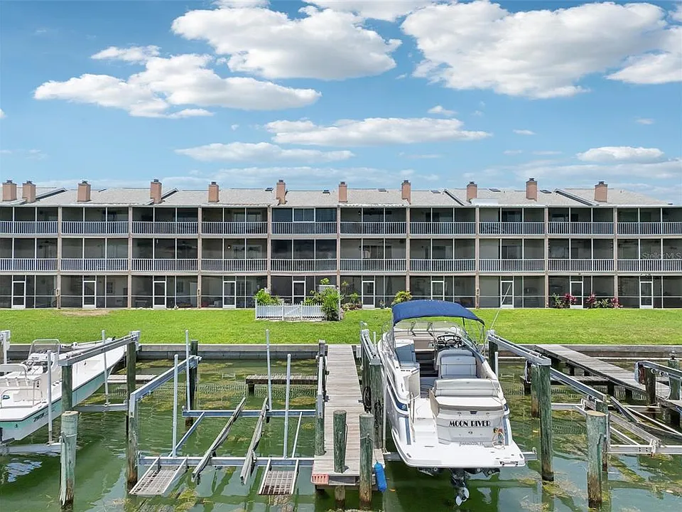 637 Pinellas Bayway S #105