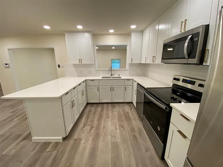 13307 Effingham St — Photo 10