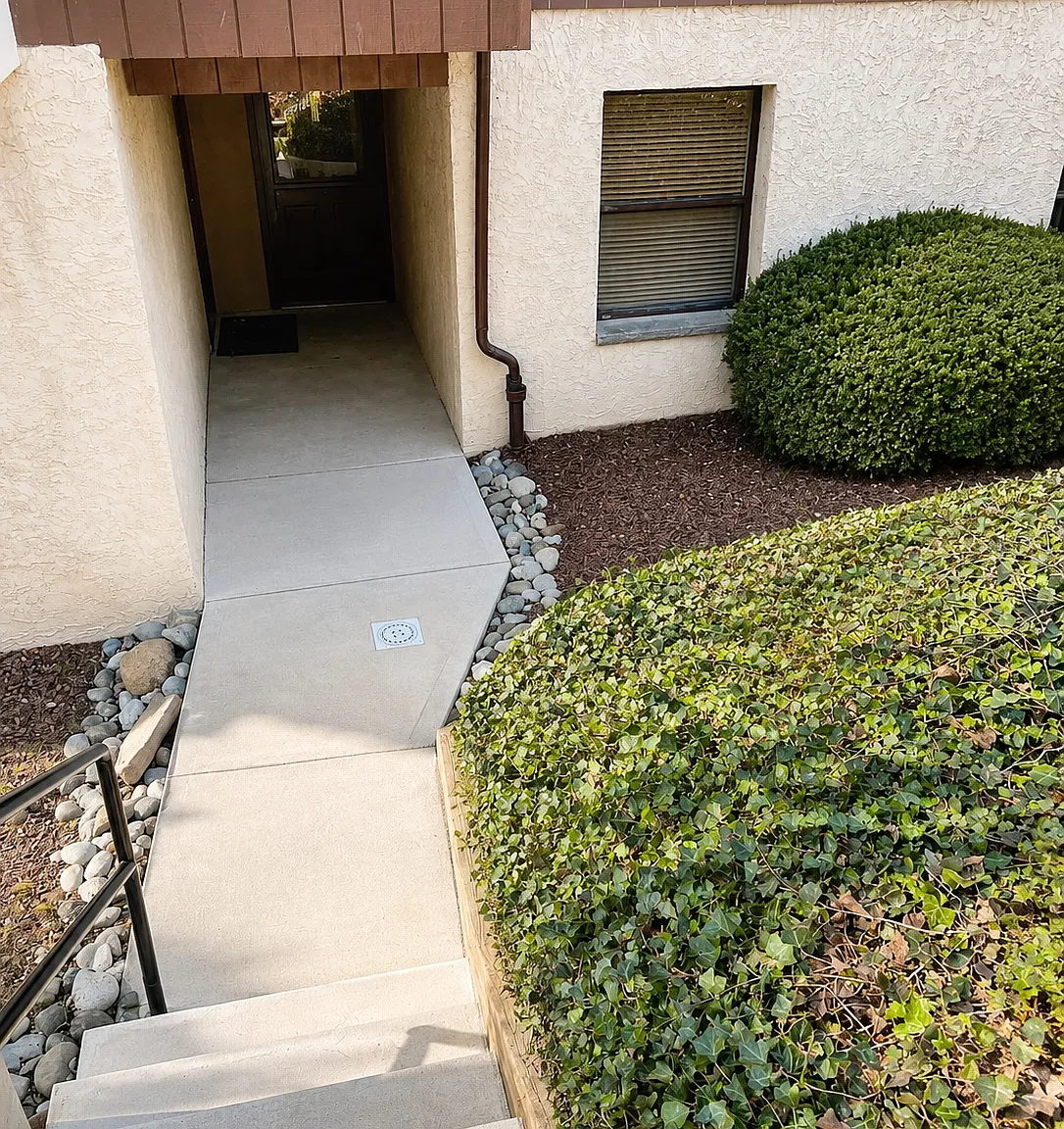 2 bed, 1037 sqft, $1,900 — Photo 1