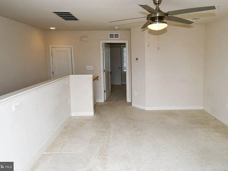 16301 Columbus Ave — Photo 32
