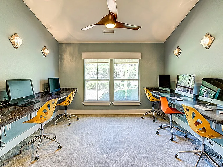 Cabana Beach Gainesville-Off Campus Apartments Near UF-Computer Lab