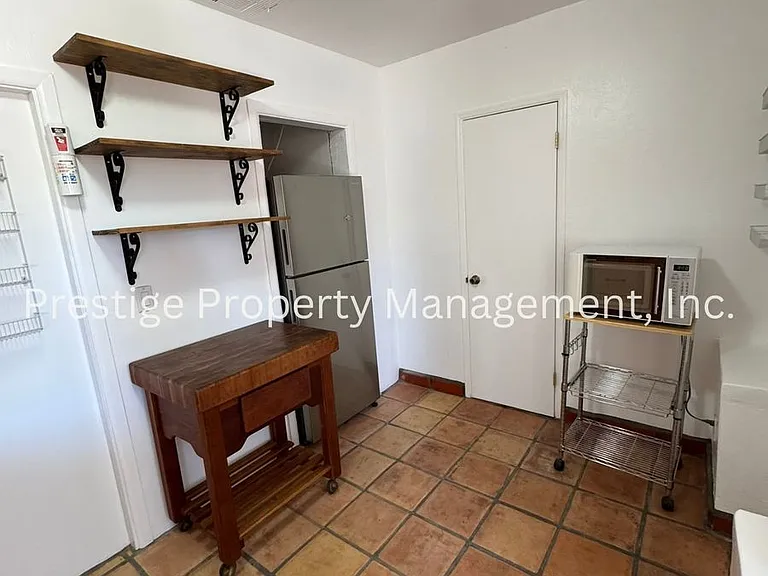 3301 E Flower St — Photo 3