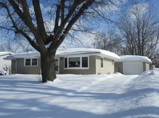 2417 11th St, Silvis, IL 61282