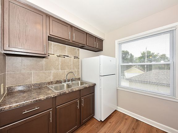 5th image of 4065 N Sherman Blvd #3