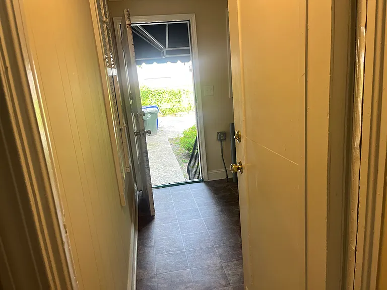 404 Croft St #404 — Photo 6
