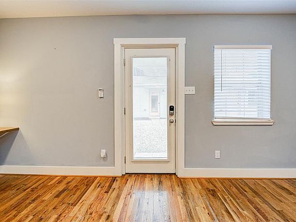 5th image of 4948 Polk St #2