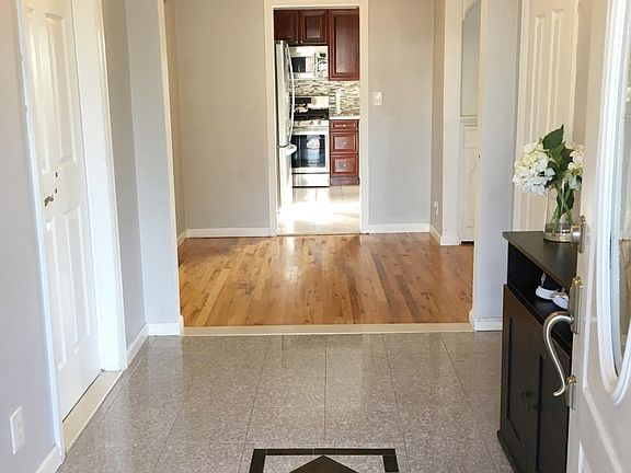 5th image of 9 Larkspur Ln